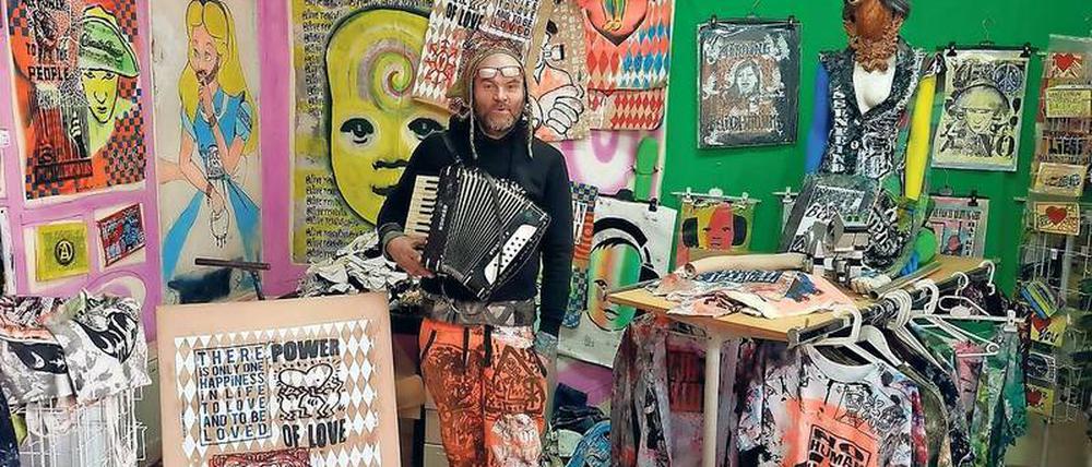 Künstler Txus Parras gehörte früher zum Tacheles-Umfeld, heute arbeitet er in Lichtenberg.