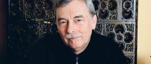 Klaus Rasch hat anfangs Blumensträuße an dem Ort niedergelegt, wo seine Frau getötet wurde. Sie wurden oft gestohlen.