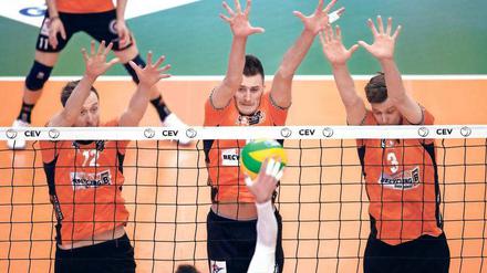 Ein langer Weg nach oben. Beim Duell gegen Friedrichshafen reckten die Volleys sich noch vergeblich, gegen Lüneburg wollen sie ihre neue Stärke zeigen.