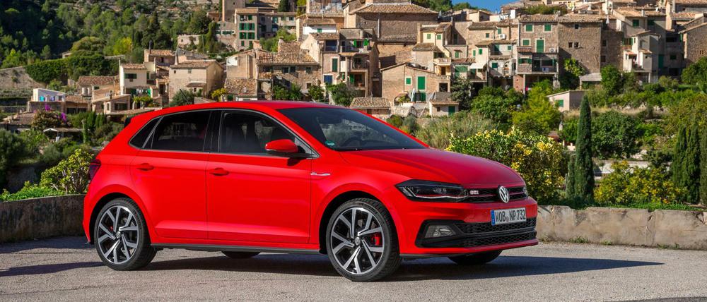Blickfang in Rot. Einen Polo GTI erkennt man auch, wenn er langsam fährt.