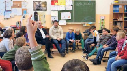Beim Projekt „Meet2Respect“ besuchen Rabbiner und Imame zusammen Schulklassen.