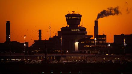 Tegel – quo vadis? Auch nach dem jüngsten Senatsbeschluss geht das Ringen um die Zukunft des Flughafens erbittert weiter.