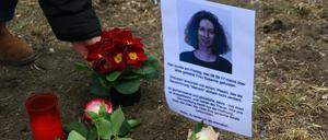 Eine Notiz des Ehemanns am Fundort der getöteten Susanne Fontaine im Tiergarten.