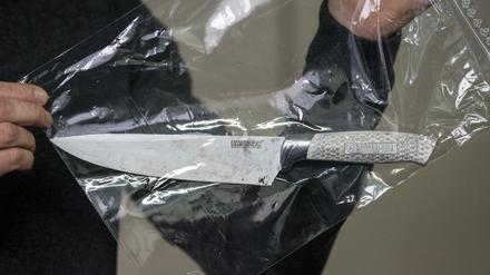 Ein von der Polizei sichergestelltes Messer 