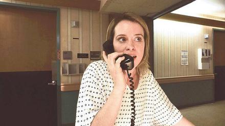 Sawyer Valentini (Claire Foy) fühlt sich von einem Stalker bis in die geschlossene Abteilung einer Nervenklinik verfolgt. 
