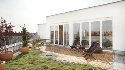 Die Dachterrasse des Spa-Bereichs im Hotel Almodóvar bietet Platz zum Abkühlen nach dem Schwitzen in der Sauna.