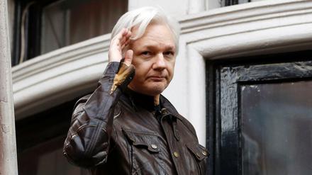 Ohne Netz: Ecuador hat alle Verbindungen Julian Assanges in seinem Asyl in der Londoner Botschaft des Andenlandes abgeschnitten. 