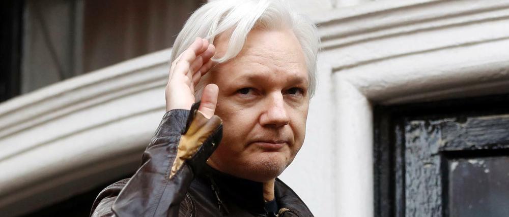 Ohne Netz: Ecuador hat alle Verbindungen Julian Assanges in seinem Asyl in der Londoner Botschaft des Andenlandes abgeschnitten.