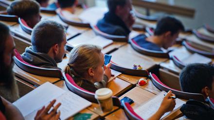 Gefährliche Entwicklung. Radikalisierte Studierende können an der Uni Wissen erwerben, das ihnen bei Terrorakten helfen könnte. 