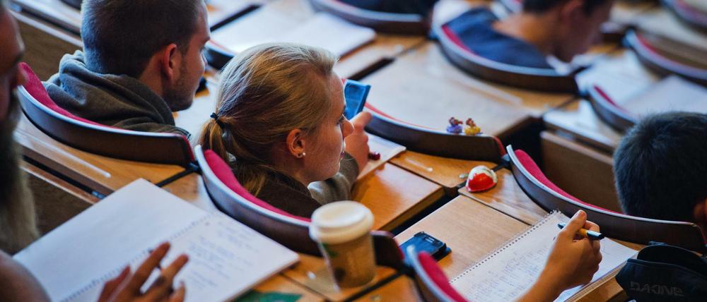 Gefährliche Entwicklung. Radikalisierte Studierende können an der Uni Wissen erwerben, das ihnen bei Terrorakten helfen könnte.