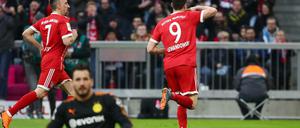 Bürki am Boden, Lewandowski dreht ab. Das 1:0 des Polen war jedoch ein Abseits vorangegangen.