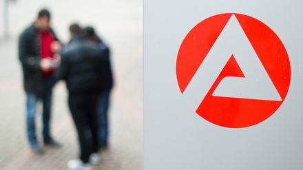Szene vor einer Bundesagentur für Arbeit in Hannover (Niedersachsen)