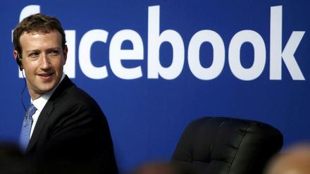 Wirtschaftsführer. Facebook-Chef Mark Zuckerberg trägt mit seinem Unternehmen nicht gerade zum gesellschaftlichen Zusammenhalt bei.
