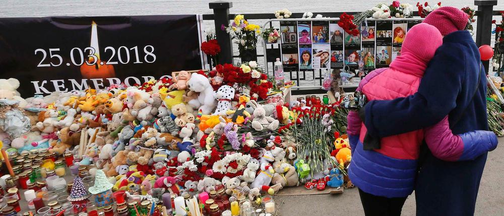 Erinnern an die Opfer: Mehr als 40 Kinder fanden bei der Tragödie in der sibirischen Industriestadt den Tod.
