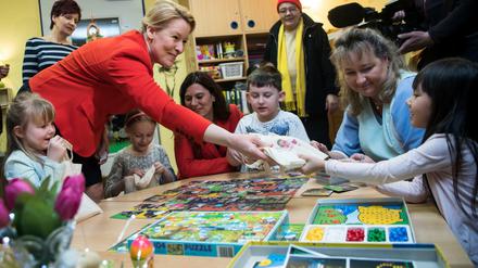 Bundesfamilienministerin Franziska Giffey (SPD) in der Kita "Abenteuerland" in Berlin-Marzahn.