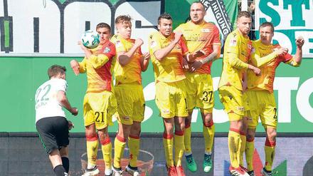 a spielt die Angst mit. Die Berliner Spieler wirkten beim 1:2 am Ostersonntag in Fürth vor allem von den Nerven her noch nicht so, als kämen sie mit dem Abstiegskampf zurecht. 