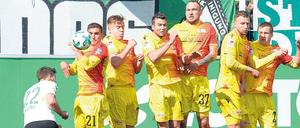 a spielt die Angst mit. Die Berliner Spieler wirkten beim 1:2 am Ostersonntag in Fürth vor allem von den Nerven her noch nicht so, als kämen sie mit dem Abstiegskampf zurecht. 