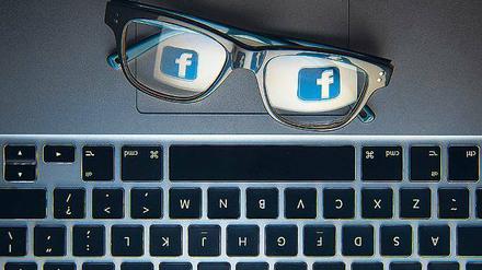 Transparenzforderungen erhalten vor dem Hintergrund des Skandals um Missbrauch von Facebookdaten weitere Brisanz. 