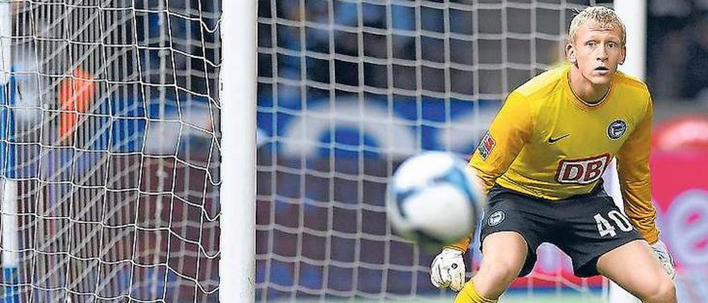 Es lief nicht. Sascha Burchert im Hertha-Tor gegen den HSV.