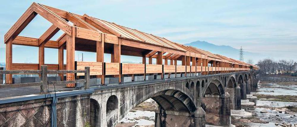 Gut behütet. Die Brücke von Shimen mit der neuen Holzkonstruktion.