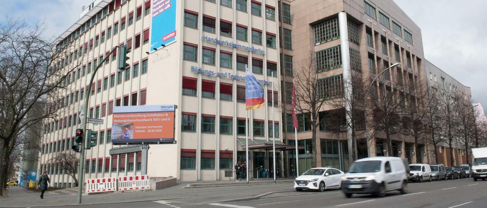 Am Donnerstag entschärfte die Polizei ein Sprengstoffpäckchen in der Handwerkskammer in Kreuzberg.