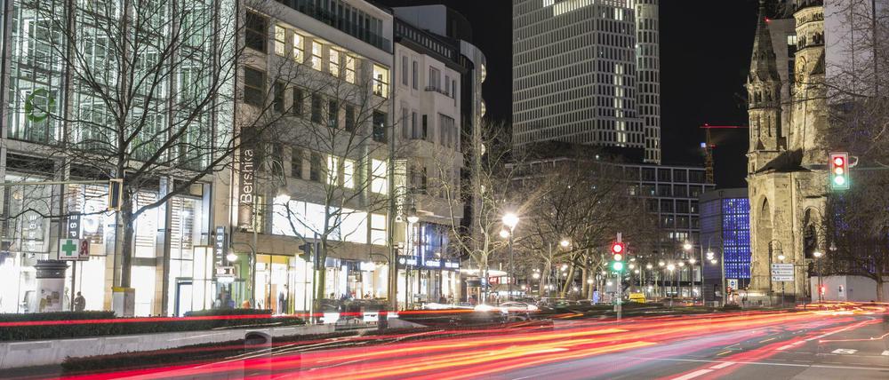 Nächtlicher Blick auf den Kurfürstendamm.
