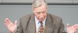 Armin-Paulus Hampel, Ex-Niedersachsen-Chef der AfD, sitzt und spricht für die Partei jetzt auch im Deutschen Bundestag.