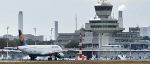 Eine Lufthansa-Maschine auf dem Berliner Flughafen Tegel