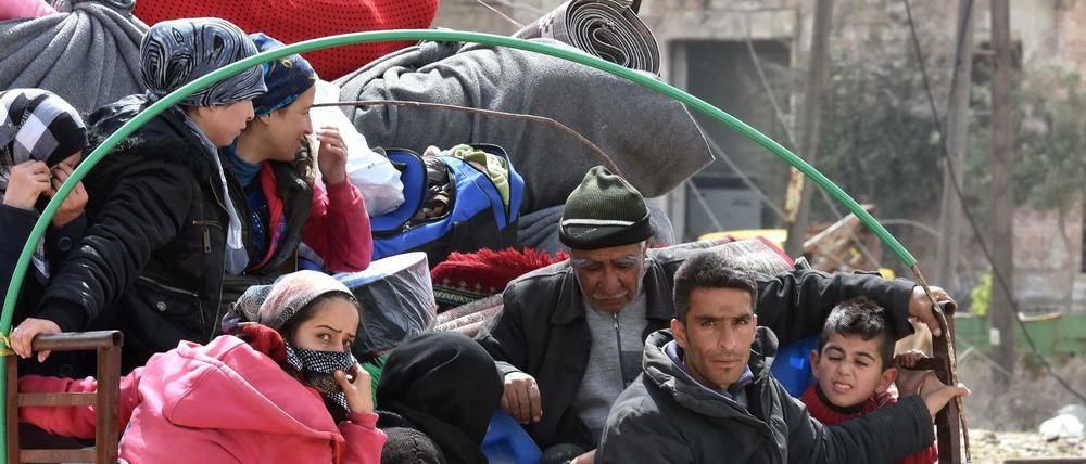 Vor einigen Tagen verlassen Zivilisten das von der Türkei besetzte Afrin.