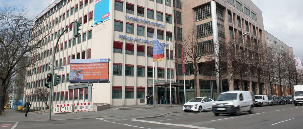 In der Handwerkskammer Berlin fanden Mitarbeiter am vergangenen Donnerstag ein verdächtiges Päckchen. 