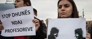 Studenten demonstrierten am Osterwochenende vor dem Parlament in Pristina gegen die Entführung von Erdogan-Gegnern aus dem Kosovo in die Türkei.