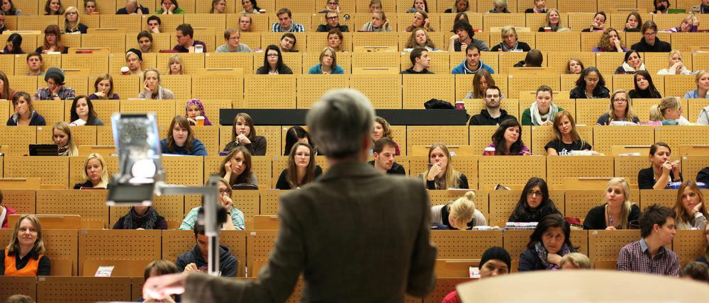Vorsicht Schulden. Hörsaal in Bochum.
