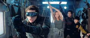 Angriff der Cyberrebellen. Teenager Wade Watts (Tye Sheridan) und seine Kumpels Samantha Cook (Olivia Cooke), Daito (Win Morisaki) und Sho (Philip Zao).