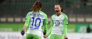 Matchwinnerin. Caroline Hansen (rechts, hier im Pokal gegen den SC Sand) schoss das Siegtor für Wolfsburg in Potsdam.