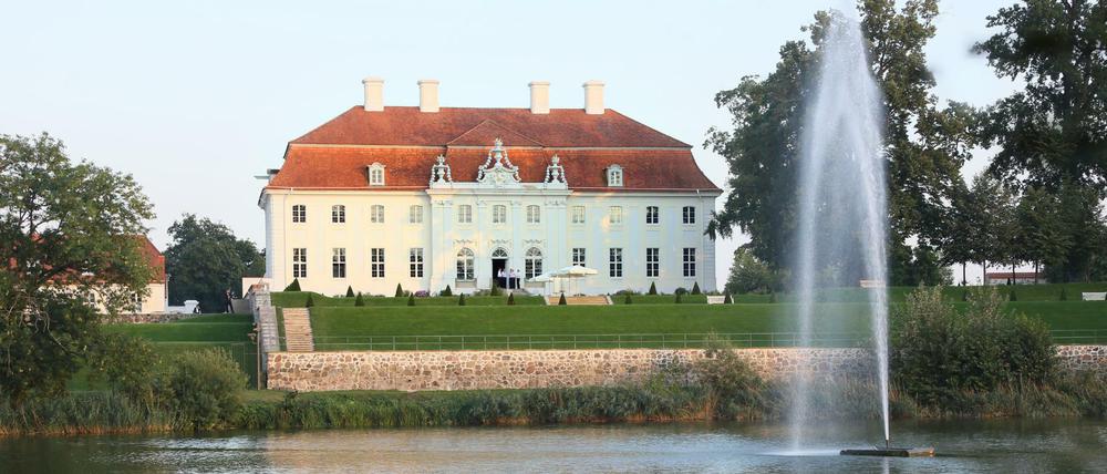 Scloss Meseberg: Das Gästehaus der Bundesregierung, aufgenommen von der Rückseite.