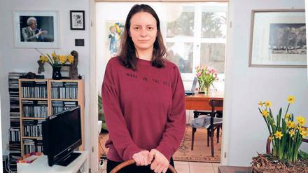 Die Zeiten, in denen Paula Anders alles und jeden verfluchte – außer die Eltern, aber inklusive Gott – sind vorbei.