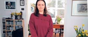 Die Zeiten, in denen Paula Anders alles und jeden verfluchte – außer die Eltern, aber inklusive Gott – sind vorbei.