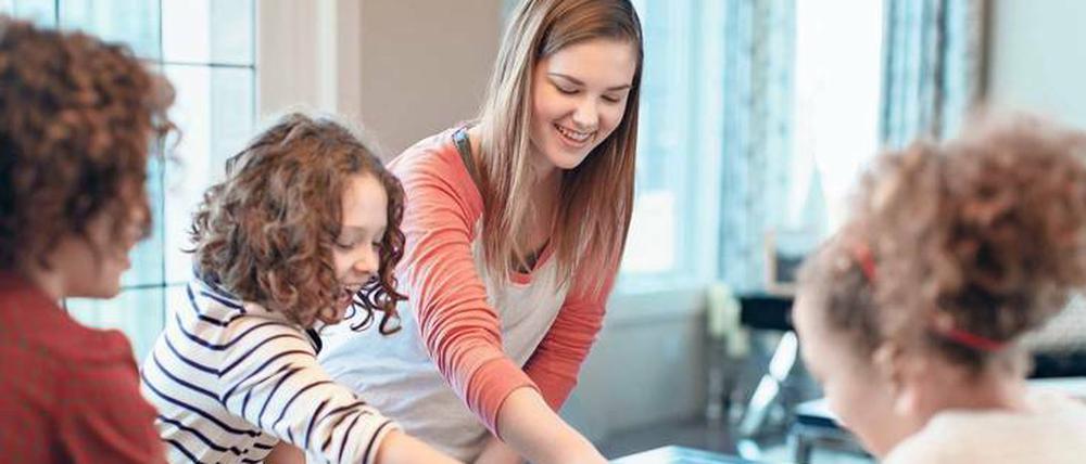 Gemeinsame Mahlzeit. Wenn es gut läuft, essen Au-pairs mit der Gastfamilie. Wenn es schlecht läuft, sind sie nur für die Zubereitung zuständig. Denn es kommt vor, dass die jungen Leute aus dem Ausland als billige Arbeitskräfte angesehen werden.
