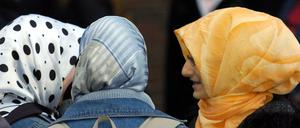 Berliner Schülerinnen dürfen Kopftücher in jeder Schulform und in jedem Alter tragen, Lehrerinnen nur an freien Schulen und in Berufsschulen.