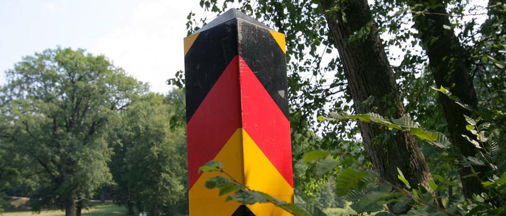 Pfahl des Anstoßes. Die Unterzeichner der "Erklärung 2018" und weiterer Forderungen sprechen vom "Kontrollverlust" durch "schrankenlose Migration".