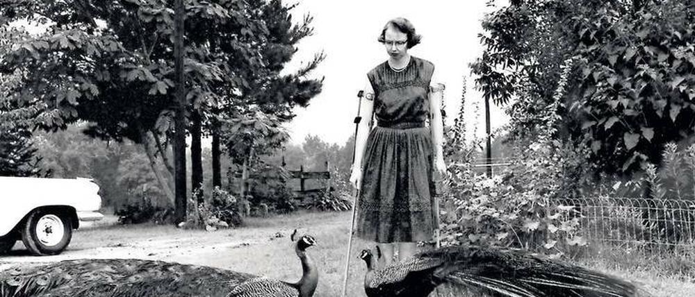 Politische Korrektheit war ihr fremd. Flannery O'Connor auf ihrer Andalusia genannten Farm in Georgia (1962). 