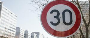 Tempo-30-Schild an der Leipziger Straße in Berlin-Mitte.