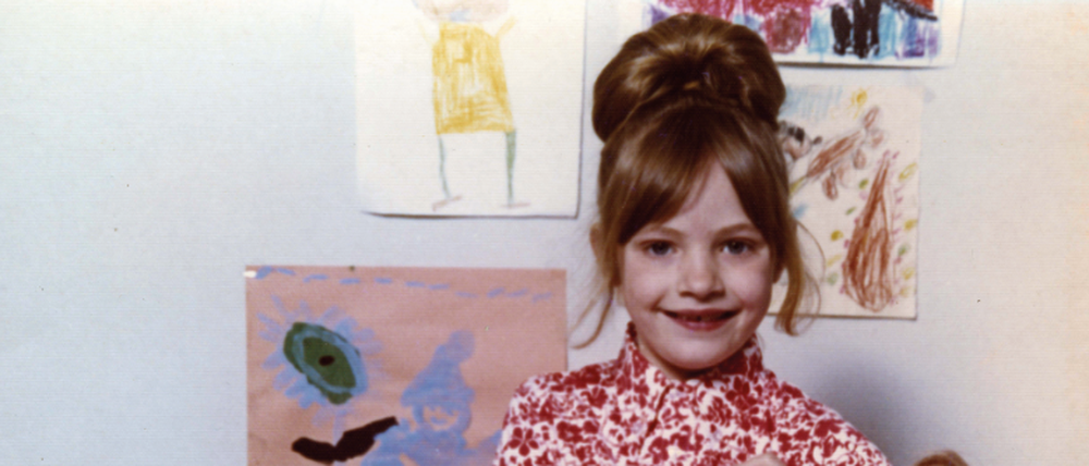 Als kleines Mädchen bewunderte Astrid Holleeder ihren älteren Bruder Willem. Jetzt hat er ihre Ermordung in Auftrag gegeben.