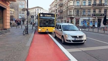 Unfallstelle. Auch der neue Radstreifen an der Kolonnenstraße ist nicht sicher. Hier starb im Januar eine Radfahrerin.