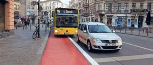 Unfallstelle. Auch der neue Radstreifen an der Kolonnenstraße ist nicht sicher. Hier starb im Januar eine Radfahrerin.