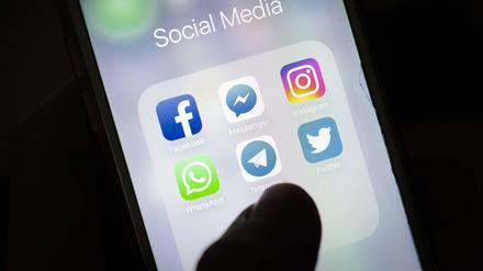Mit dem neuen Gesetz sind Facebook & Co. verpflichtet, Hasskommentare im Netz innerhalb von 24 Stunden zu löschen.