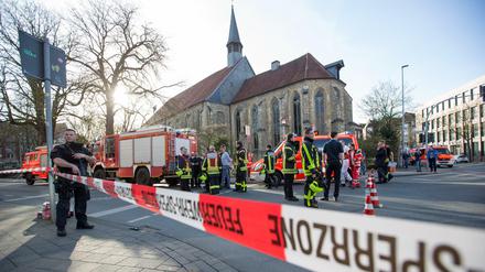 Teile der Innenstadt rund um den Tatort sind abgesperrt.