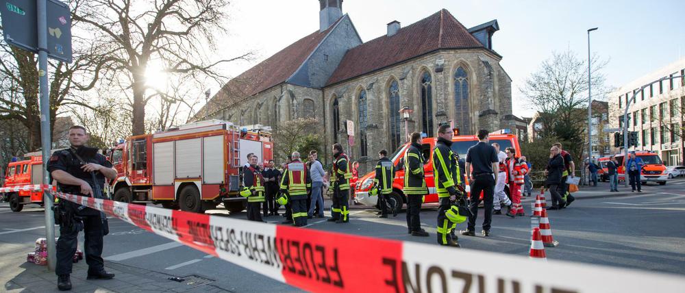 Teile der Innenstadt rund um den Tatort sind abgesperrt. 