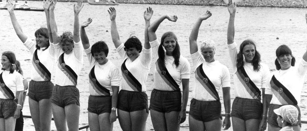 Brigitte Ahrenholz (vierte von links) bei ihrem größten Triumph. Bei den Olympischen Spielen 1976 in Montreal holte sie im Achter Gold für die DDR.