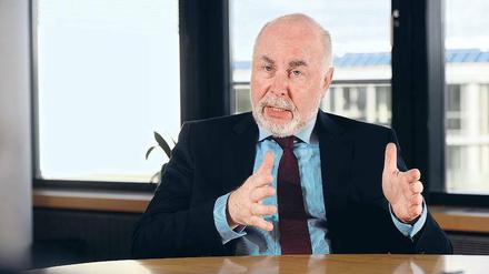 „Im öffentlichen Dienst fehlen derzeit rund 200 000 Arbeitskräfte“, sagt Ulrich Silberbach. 